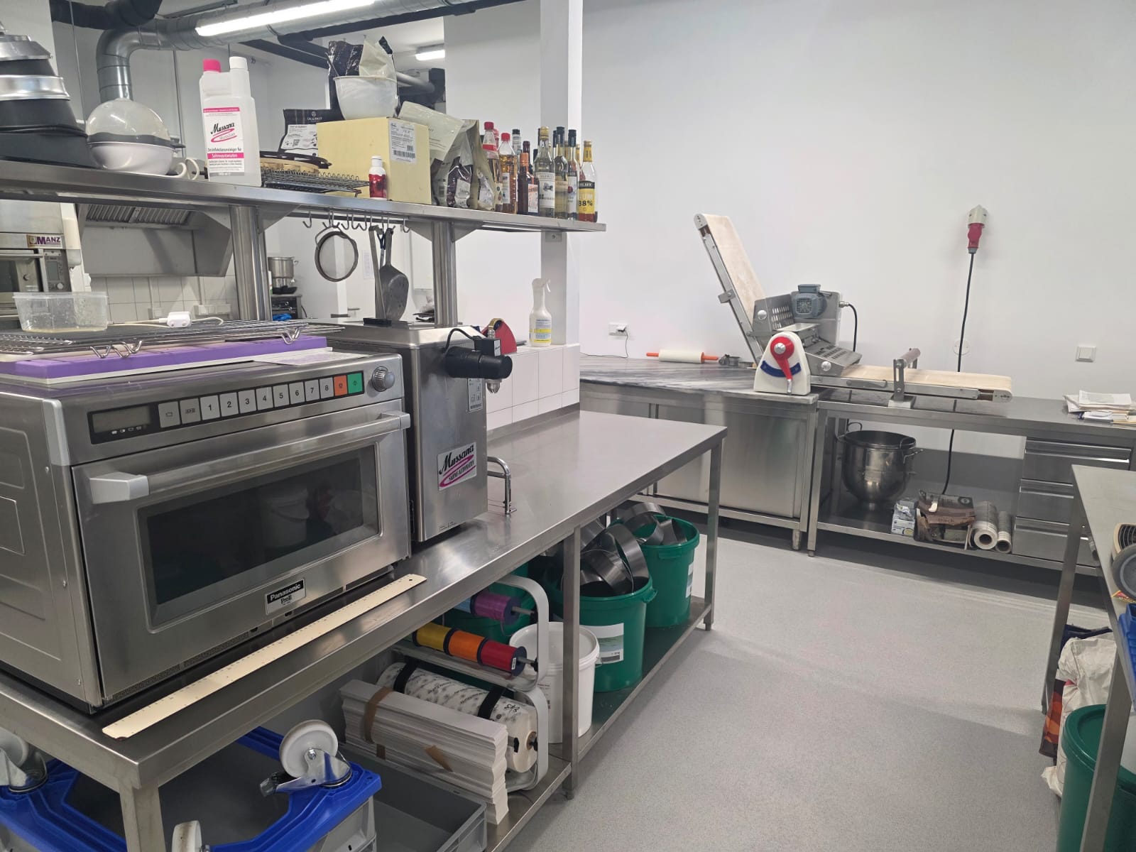 Backstube/Küche gewerblich nutzen in Wien - Open Kitchen bienchen.eu